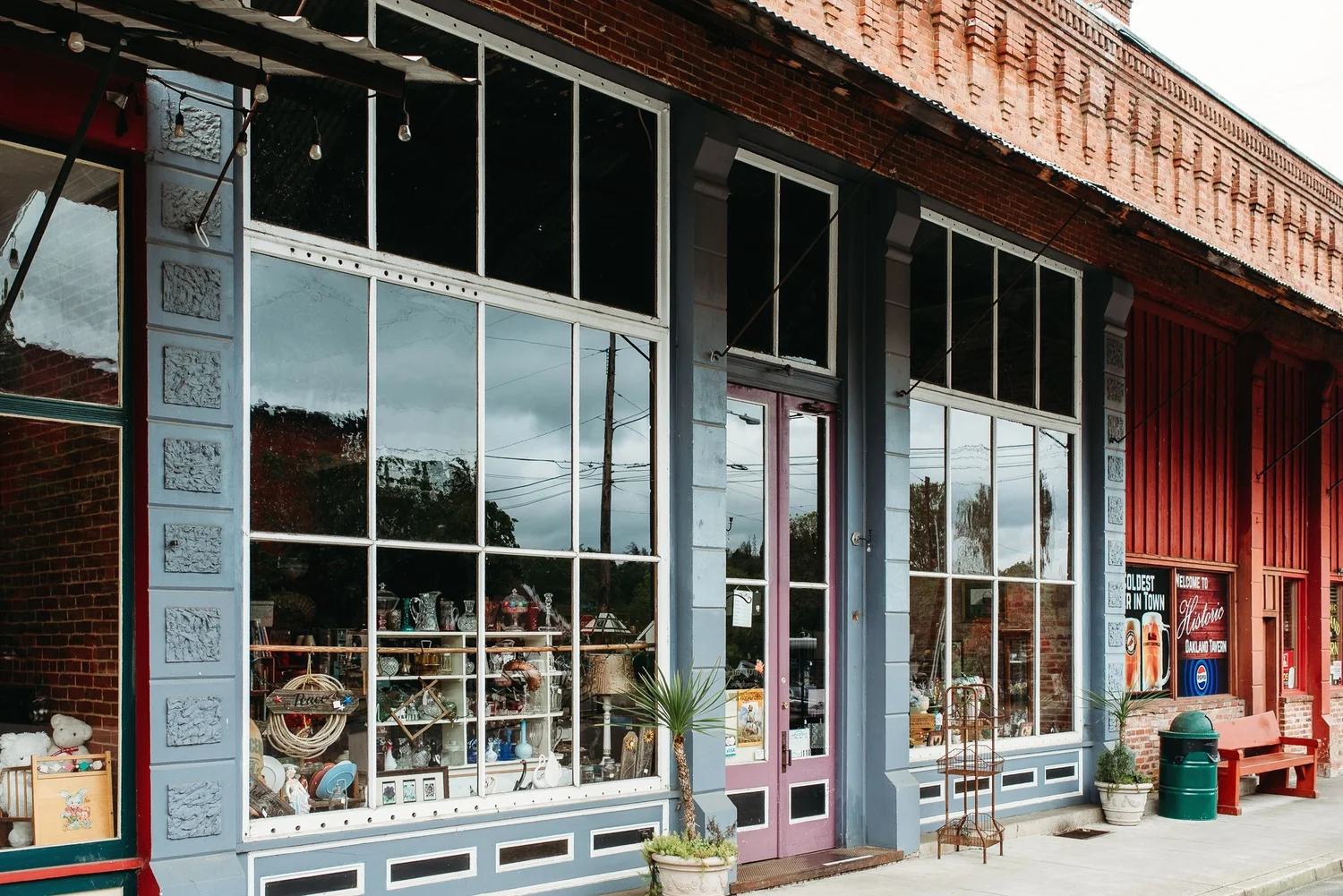 A stroll down historic Locust Street in Oakland, Oregon