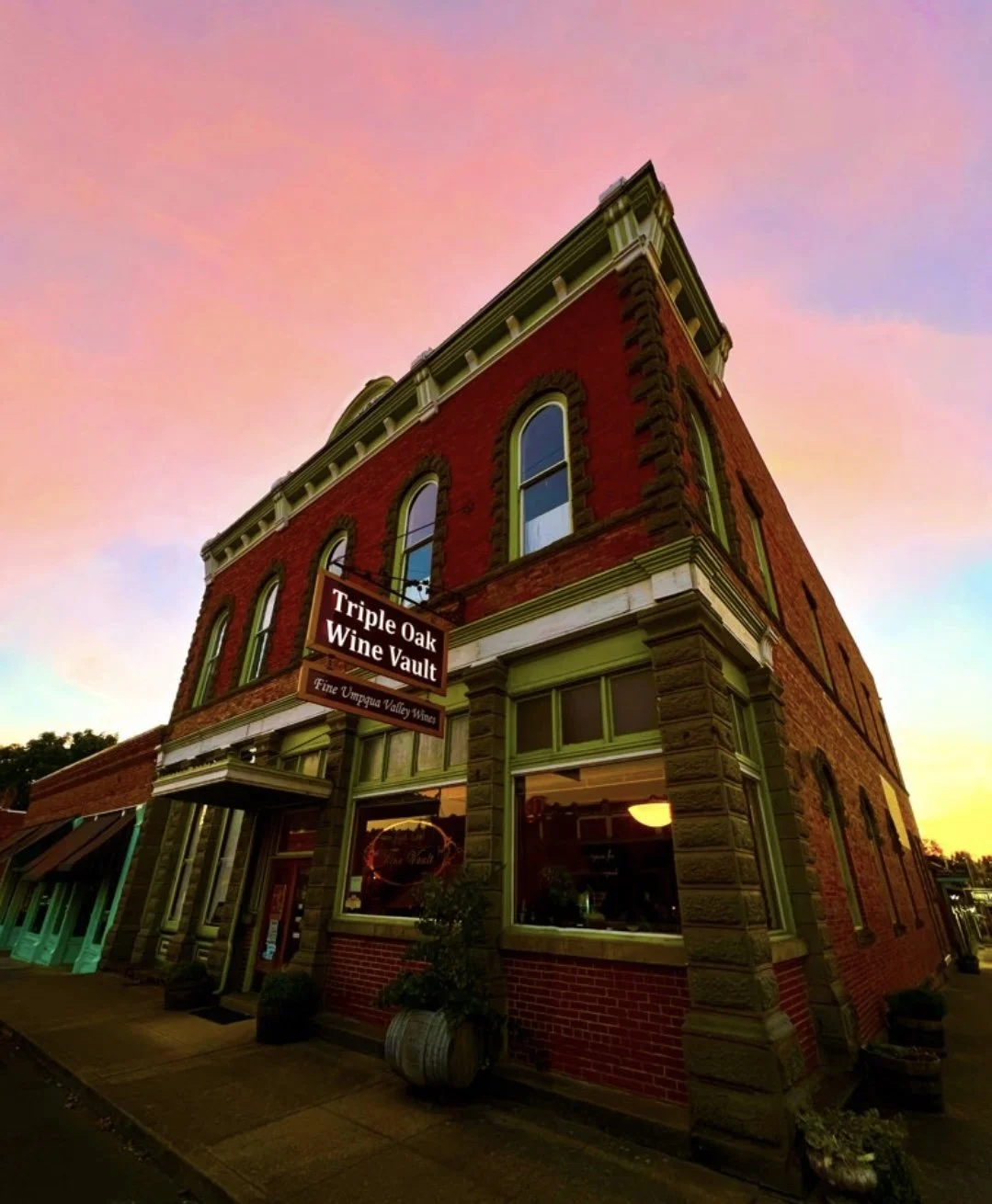Sip, Shop, Stay and Play in Historic Oakland, Oregon